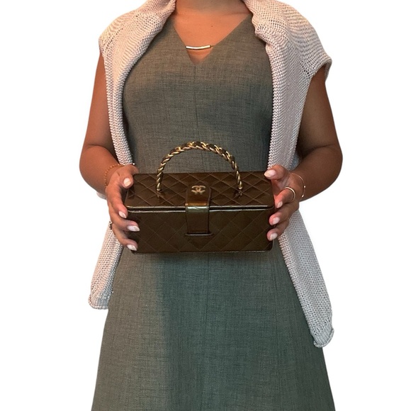 CHANEL Vintage Iridescent Olive Green Patent Leather Vanity Bag - Picture 3 of 15